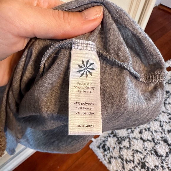 Athleta gray sleeveless top size medium - Picture 5 of 5